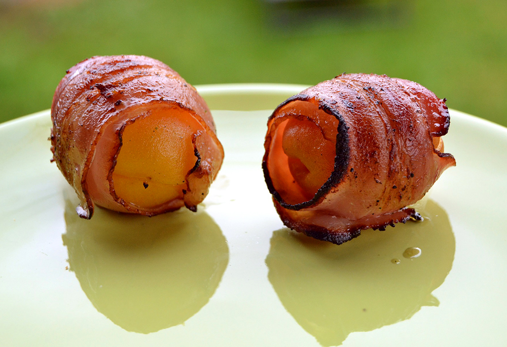 Marhule v slanine, upečené na grile