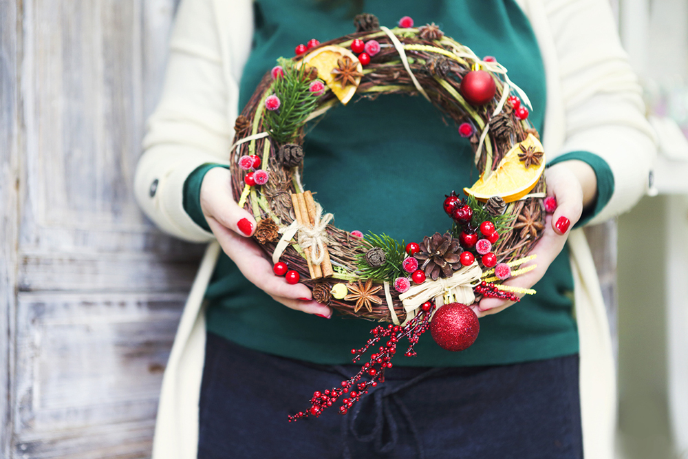 Adventný veniec so škoricou